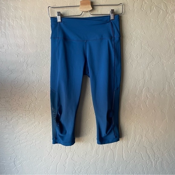 Lululemon Blue Mesh‎ High Rise Crop Leggings - Picture 5 of 11